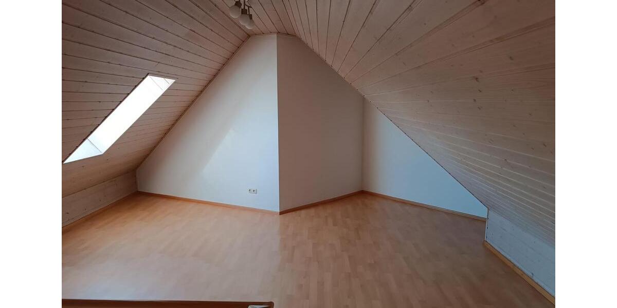 Dachgeschoßwohnung Burglengenfeld - 3 Zimmer, 100 m&sup2;, 899&euro; | Angebot:26420340