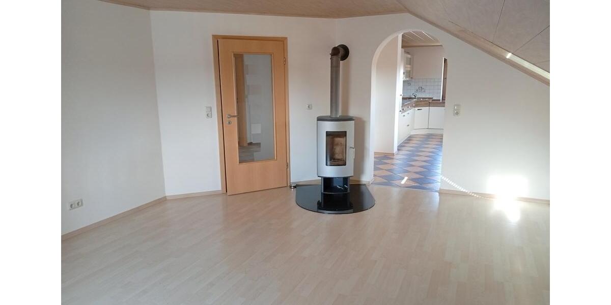 Helle, geräumige Dachgeschosswohnung mit 78 qm in Reichenbach 3 zimmer