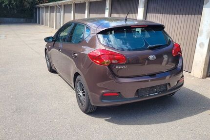 Kia ceed / Ceed 126.000 km 5.500 &euro; Regensburg 93053