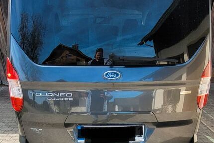 Ford Tourneo Courier 93.000 km 7.999 &euro; Zell 93199