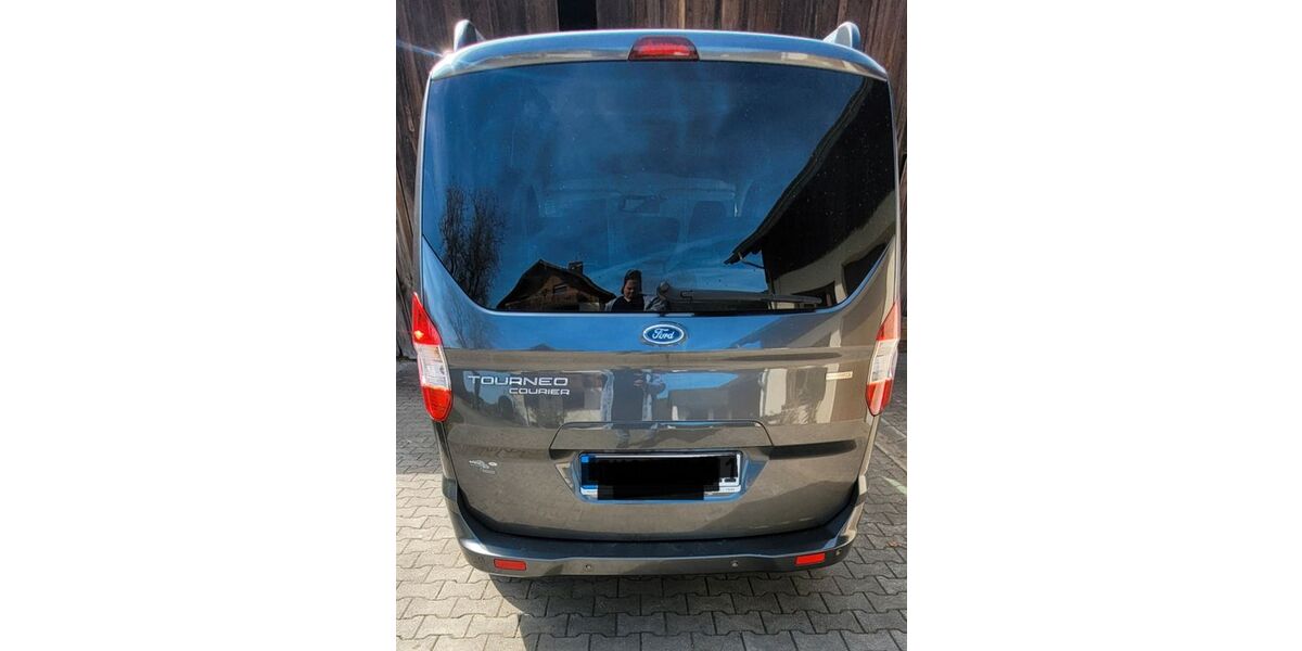Ford Tourneo Courier 93.000 km 7.999 &euro; Zell 93199