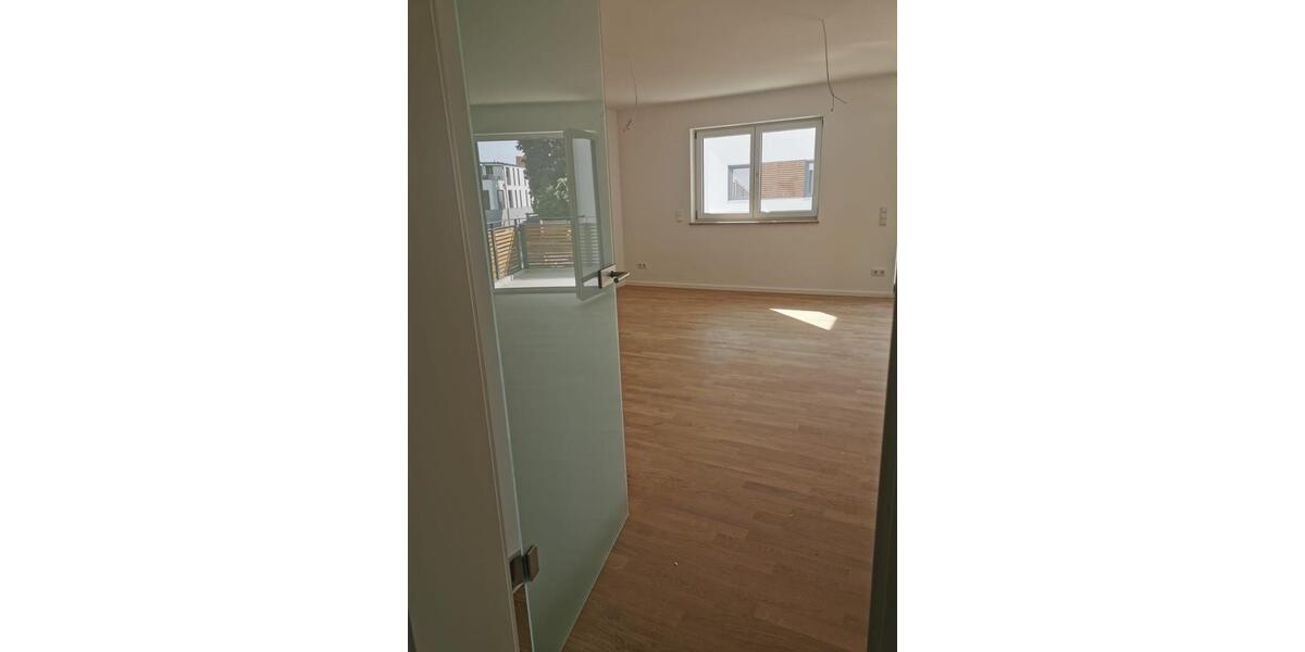Hochwertige Wohnung 1.OG, 90qm , 3 Zimmer, Balkon, 2 TG Stellpl 3 zimmer
