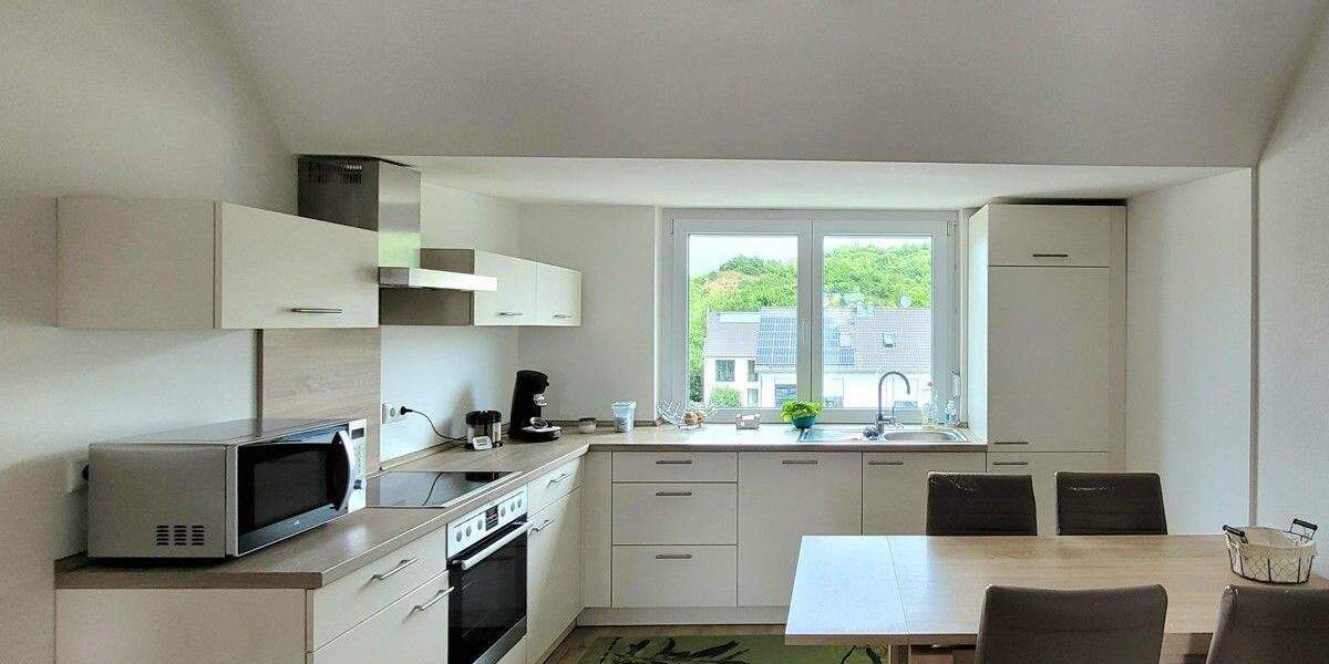 Lichtdurchflutete, super geschnittene DG-Wohnung in Schwabelweis - ankommen und wohlfühlen! 2 zimmer