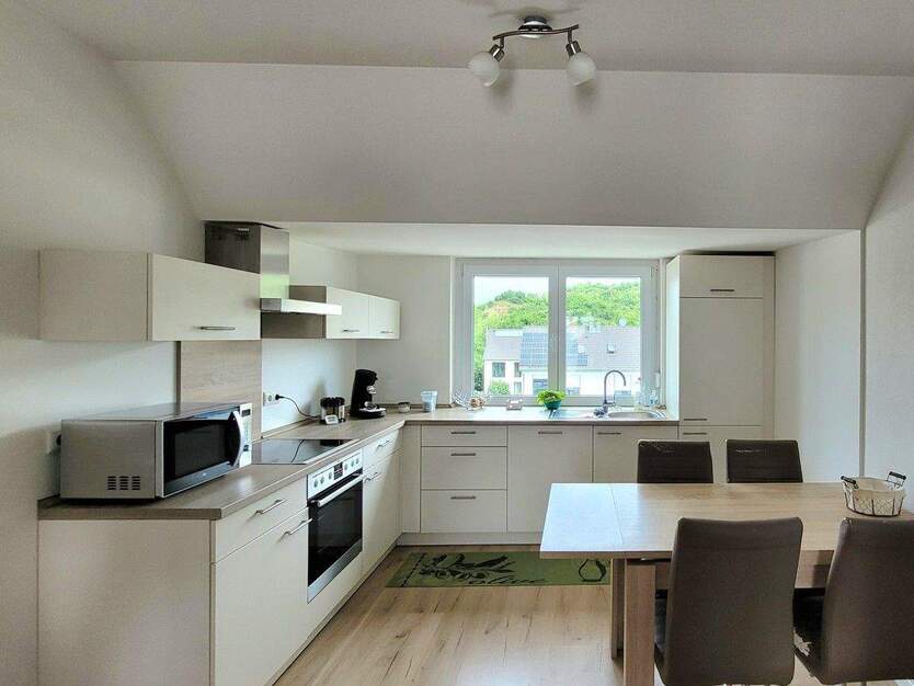 Lichtdurchflutete, super geschnittene DG-Wohnung in Schwabelweis - ankommen und wohlfühlen! 2 zimmer
