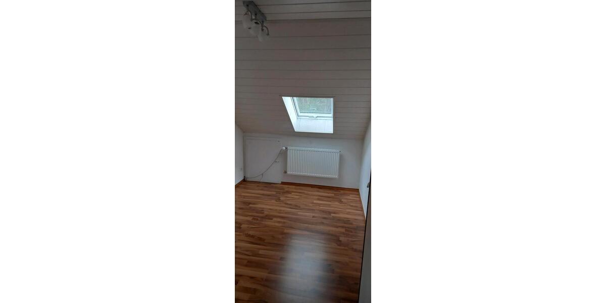 Dachgeschoßwohnung Regenstauf - 3 Zimmer, 65 m&sup2;, 913&euro; | Angebot:26698854