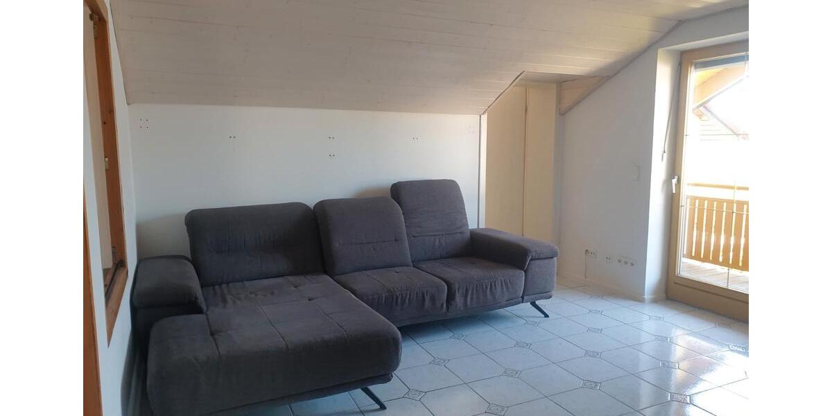 Dachgeschoßwohnung Neutraubling - 3.5 Zimmer, 102 m&sup2;, 800&euro; | Angebot:26338928