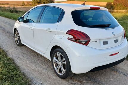 Peugeot 208 181.300 km 5.500 € Laberweinting 84082
