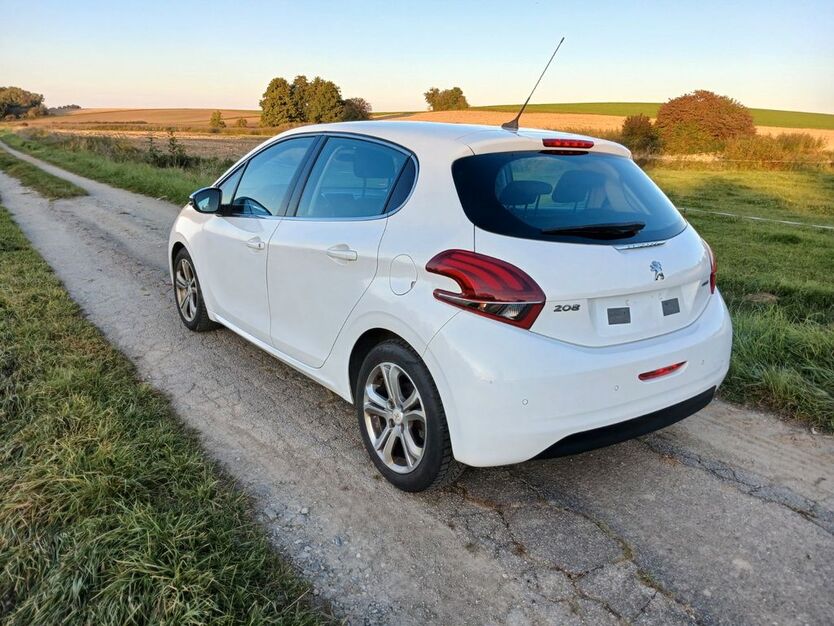 Peugeot 208 181.300 km 5.500 € Laberweinting 84082