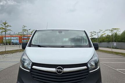 Opel Vivaro 181.900 km 13.299 &euro; Regensburg 93053