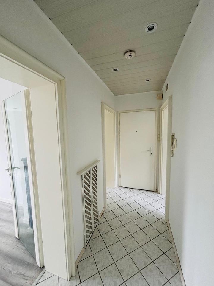 Erstbezug nach Renovierung - helle 2 Zimmer Wohnung mit Balkon