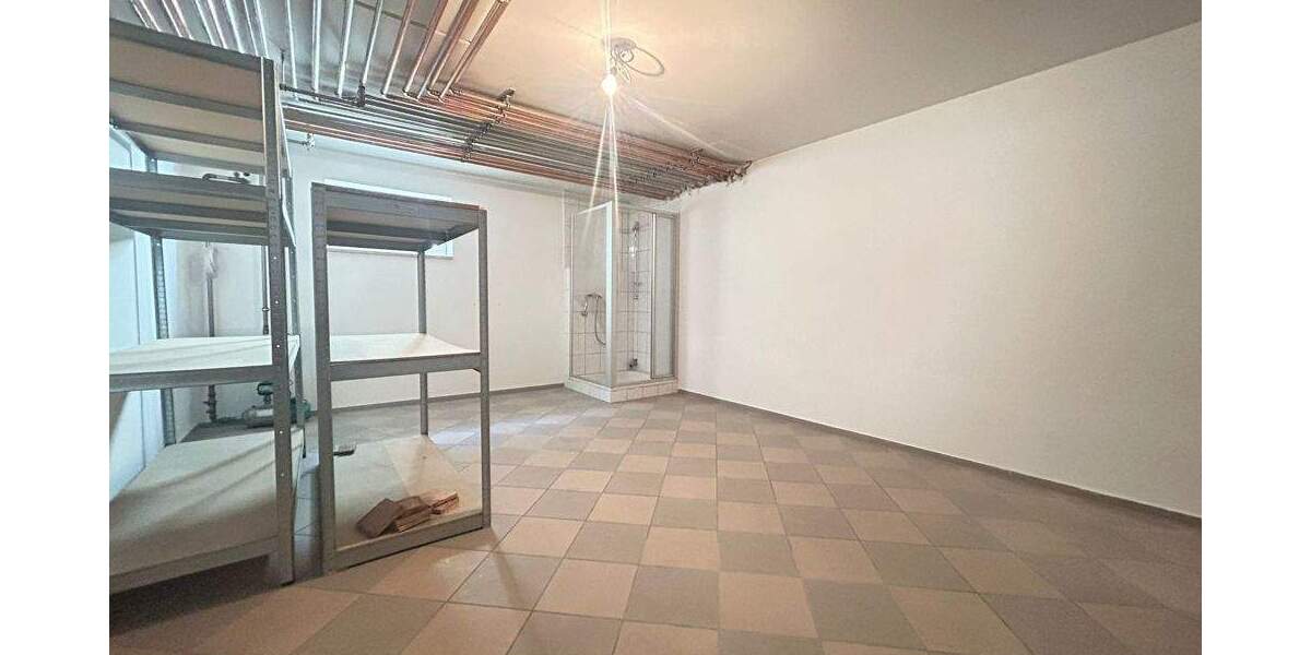 Metzgerei mit Schlachthaus, Laden und riesiger Wohnung zimmer