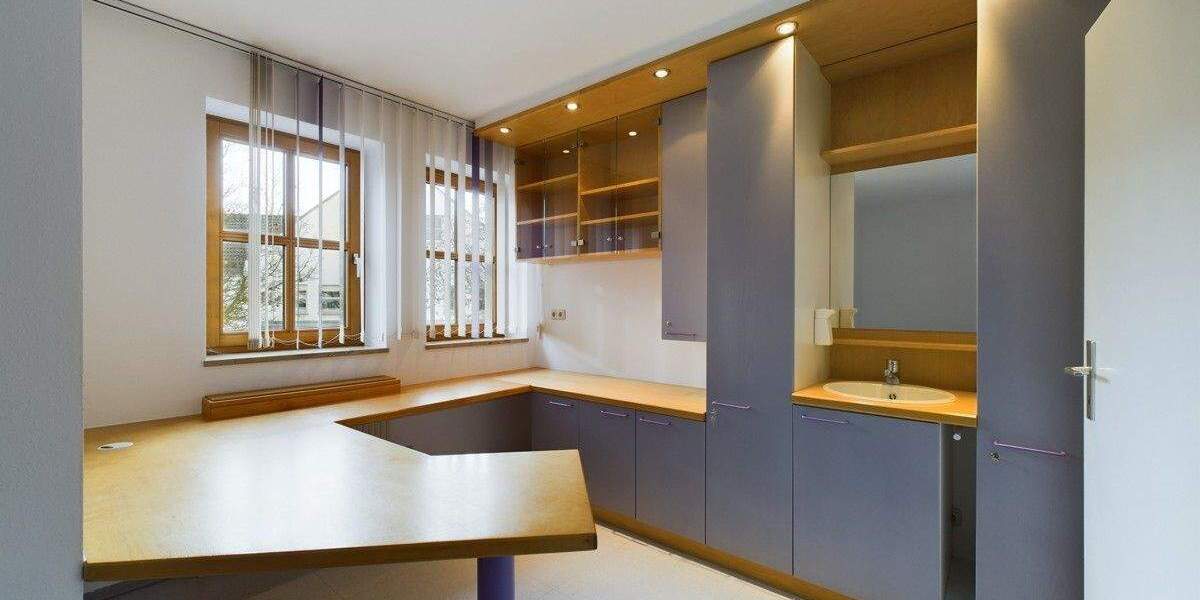 Gewerbeobjekt Nittendorf - 9 Zimmer, 169 m&sup2;, 1.495&euro; | Angebot:25802324