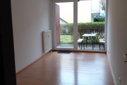 Gepflegte 1 Zimmer-EG-Wohnung mit EBK und Garage in Regensburg zimmer