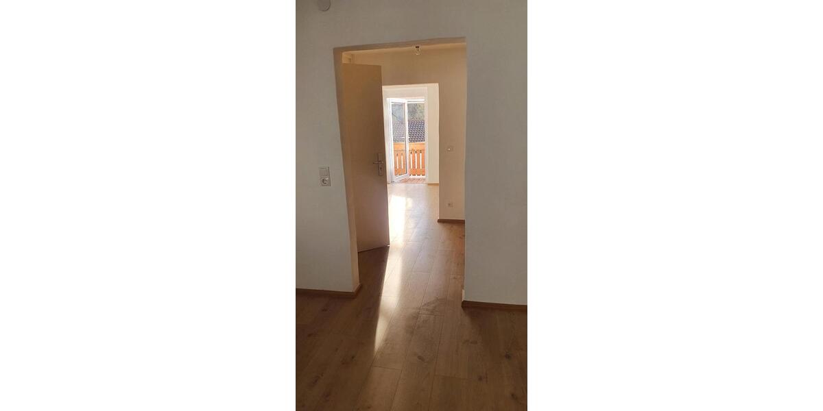 Dachgeschoßwohnung Laaber - 3 Zimmer, 60 m&sup2;, 580&euro; | Angebot:24678420