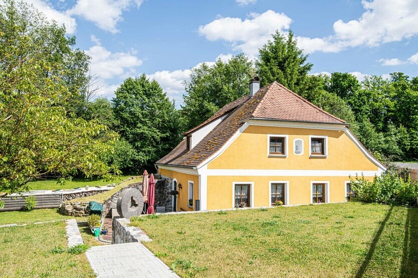 Historische Hofer Mühle: Denkmalgeschütztes Wohnerlebnis mit einzigartiger Atmosphäre 4 zimmer