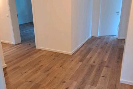 EG Wohnung Erstvermietung mit Terrasse 5 zimmer