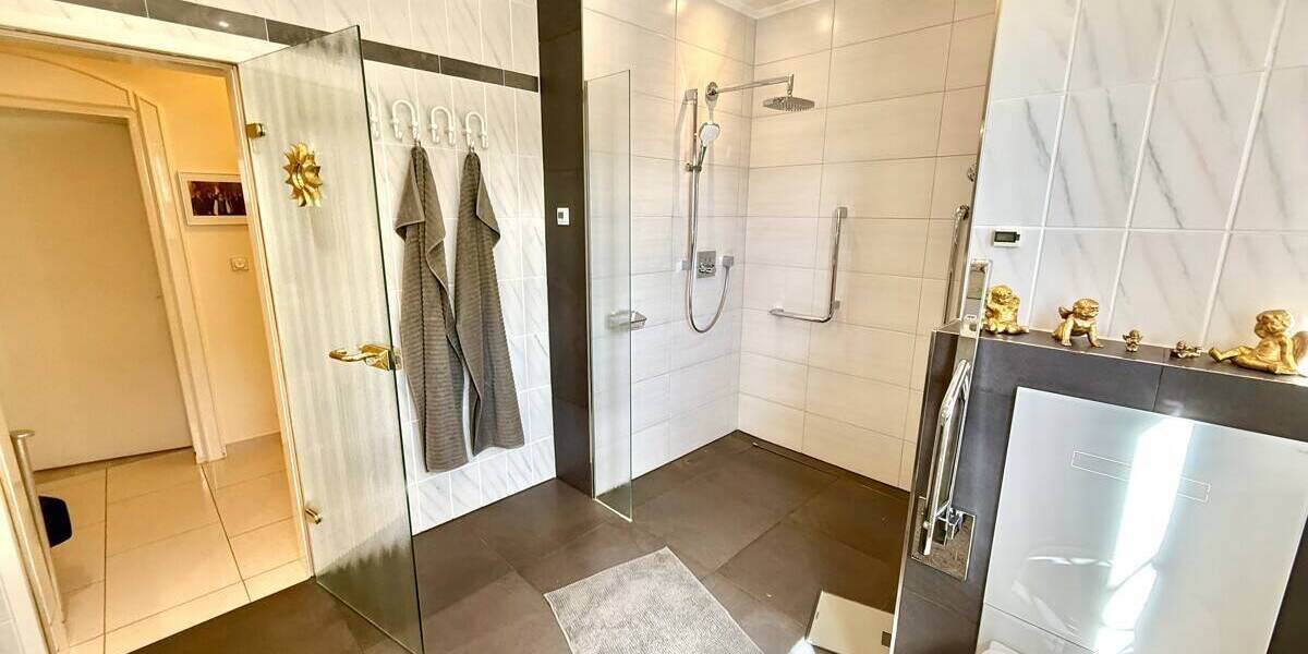 Bungalow Zeitlarn - 8 Zimmer, 340 m&sup2;, 1.375.000&euro; | Angebot:26686724