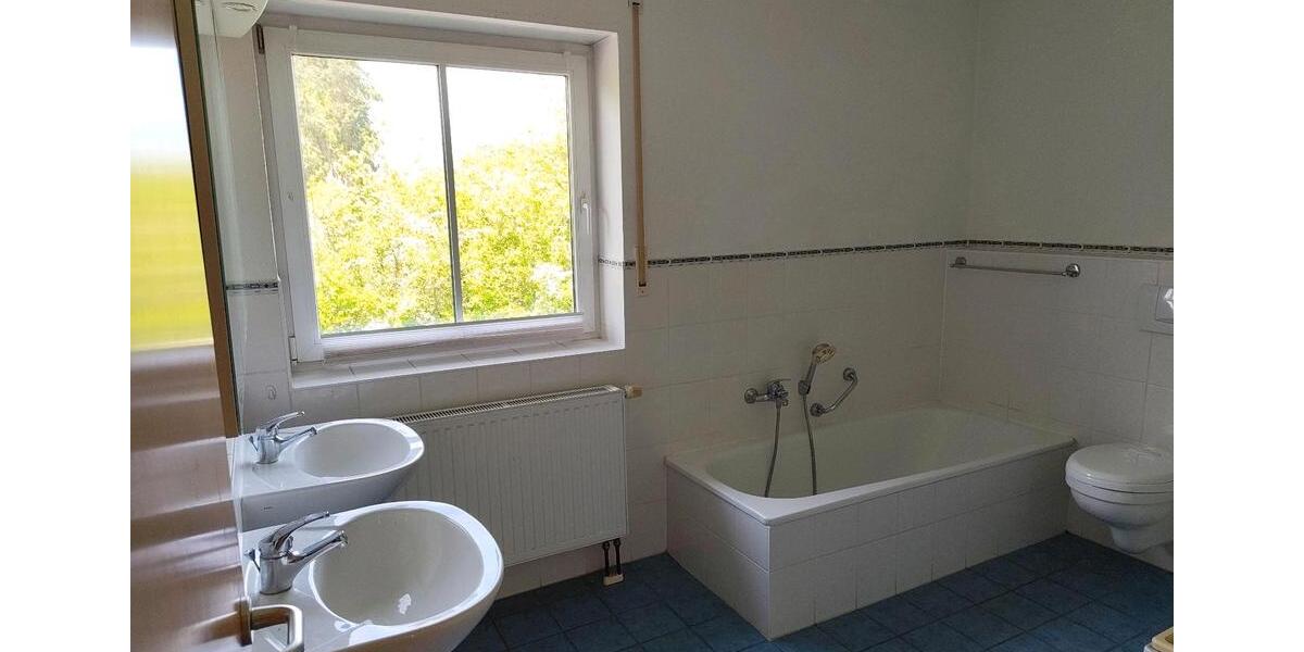 Doppelhaushälfte Regenstauf - 5 Zimmer, 200 m&sup2;, 1.545&euro; | Angebot:26560624