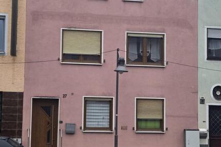 Haus Burglengenfeld - 9 Zimmer, 213 m&sup2;, 380.000&euro; | Angebot:24652306