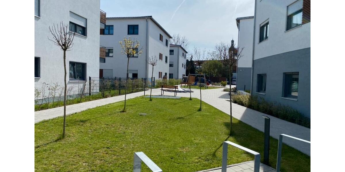 Hochwertige Wohnung 1.OG, 90qm , 3 Zimmer, Balkon, 2 TG Stellpl 3 zimmer