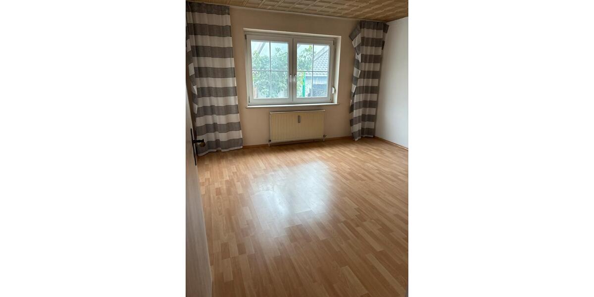 Etagenwohnung Obertraubling - 4 Zimmer, 85 m&sup2;, 1.100&euro; | Angebot:27609879