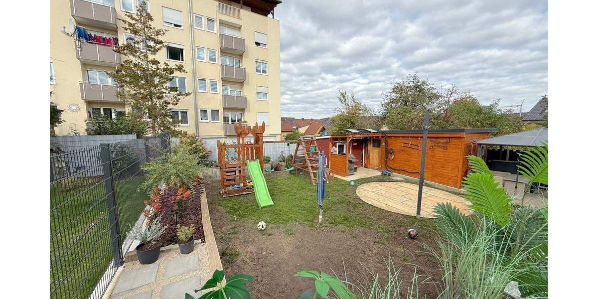 Doppelhaushälfte mit zwei Terrassen, Wintergarten und gepflegtem kleinem 6 zimmer