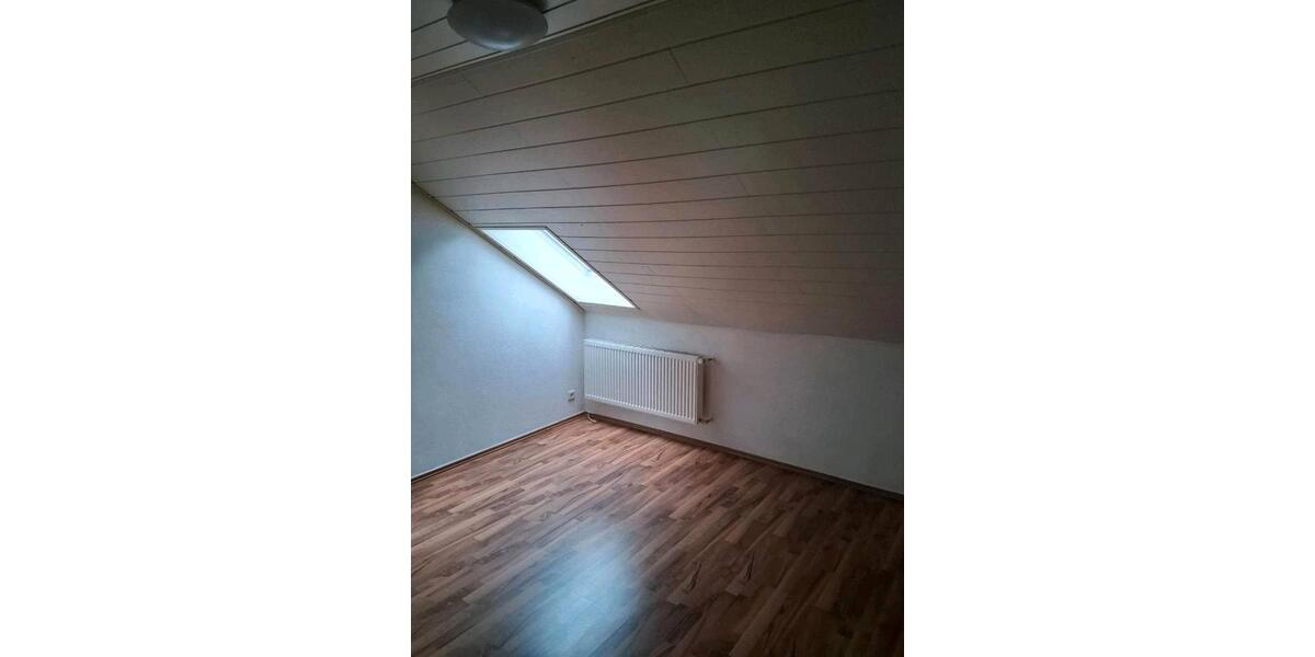 Dachgeschoßwohnung Regenstauf - 3 Zimmer, 65 m&sup2;, 913&euro; | Angebot:26698854
