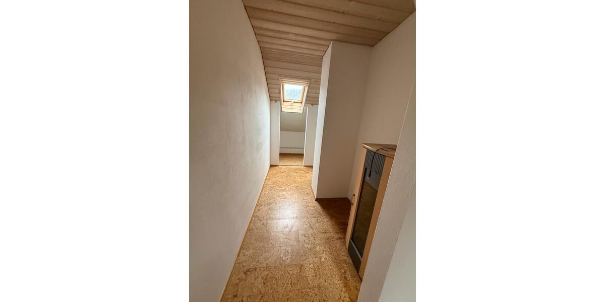 Dachgeschoßwohnung Teublitz - 3 Zimmer, 131 m&sup2;, 950&euro; | Angebot:24839756