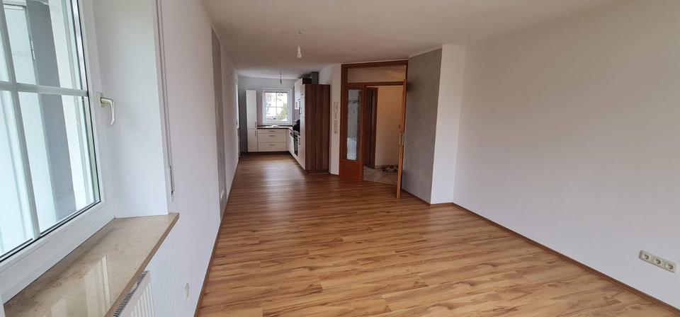 Schöne helle 2 ZKB Wohnung mit Terrasse 2 zimmer