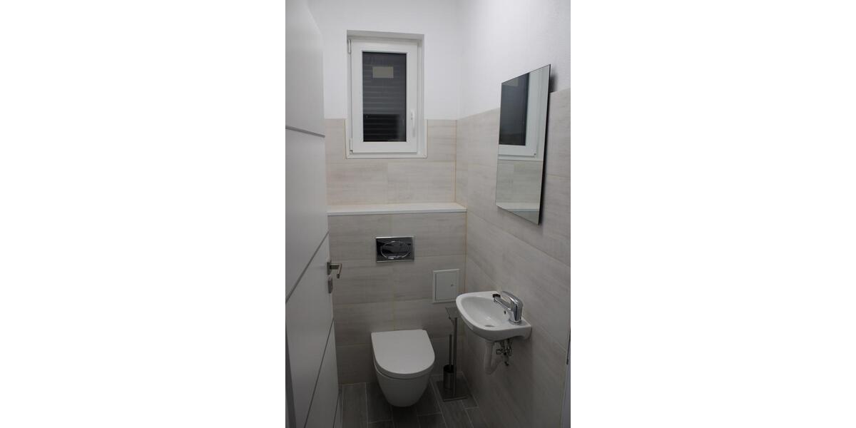 Erdgeschoßwohnung Pentling - 4 Zimmer, 160 m&sup2;, 1.800&euro; | Angebot:26591909
