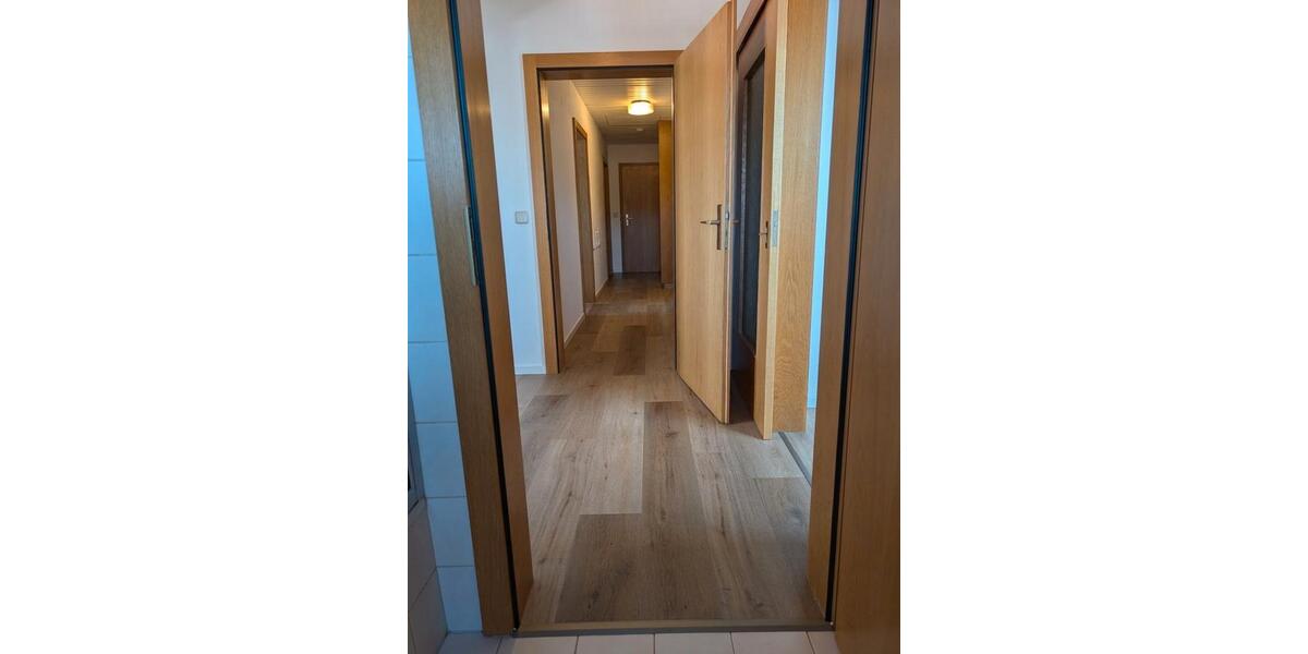 Dachgeschoßwohnung Wenzenbach - 4 Zimmer, 89 m&sup2;, 990&euro; | Angebot:26284468