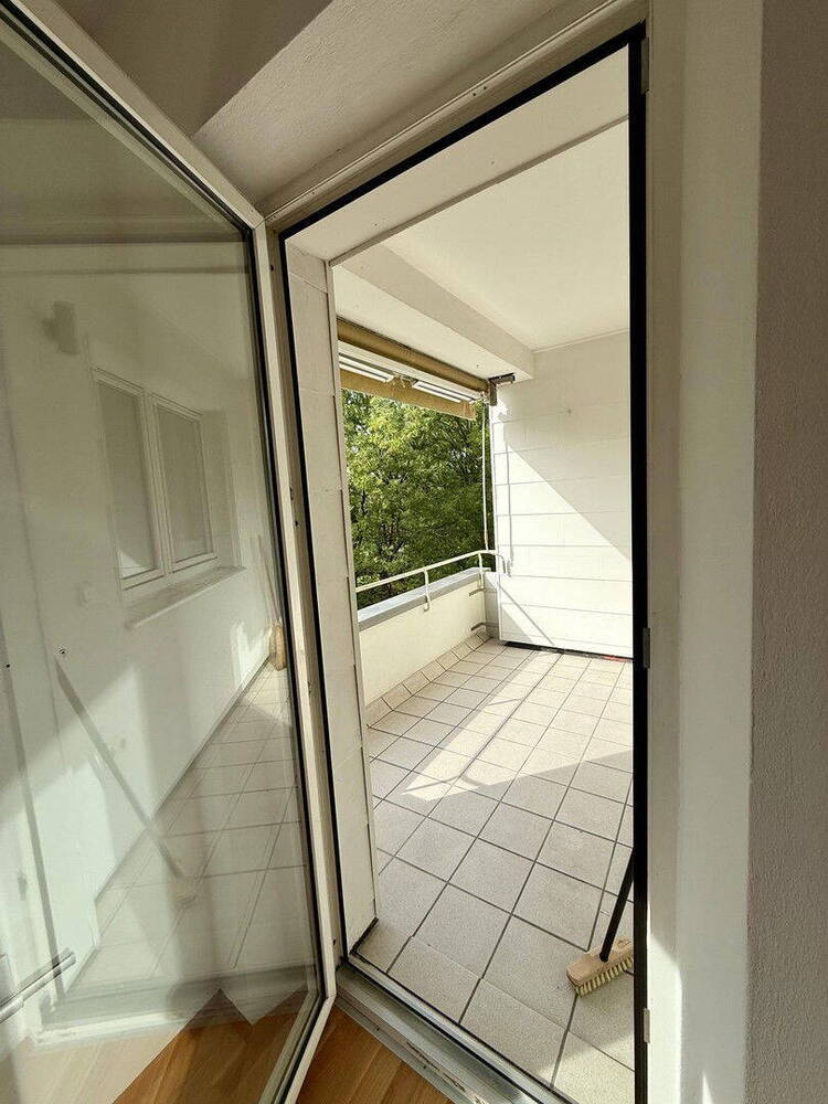 Gepflegte 2-Zimmerwohnung im Regensburger Westen mit Loggia und Garage