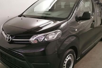 Toyota Proace (Verso) 99.557 km 22.610 &euro; Regensburg 93057