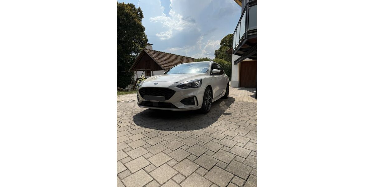 Ford Focus 49.000 km 20.100 € Ihrlerstein 93346