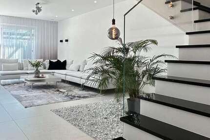 Haus zum Kaufen in Neutraubling 960.000 € 180 m² 5 zimmer