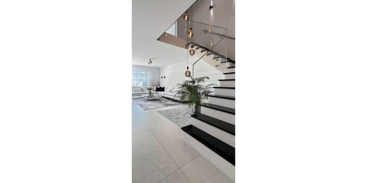 Haus zum Kaufen in Neutraubling 960.000 € 180 m² 5 zimmer