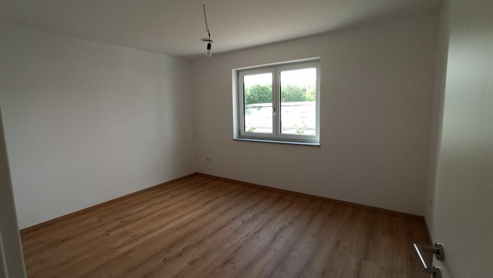 Sehr schöne moderne 4-Zi.-Whg., 1. OG, sonniger Blk., Gäste-WC zimmer