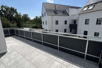 Wohnung Regenstauf - 3 Zimmer, 97 m&sup2;, 1.460&euro; | Angebot:27348924