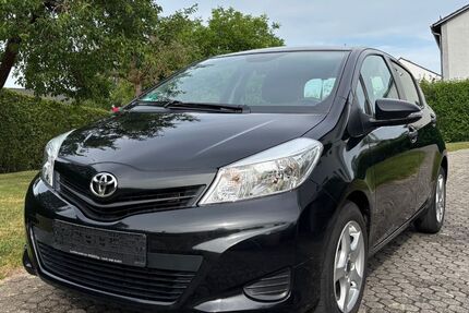 Toyota Yaris 109.500 km 5.900 &euro; Langquaid 84085