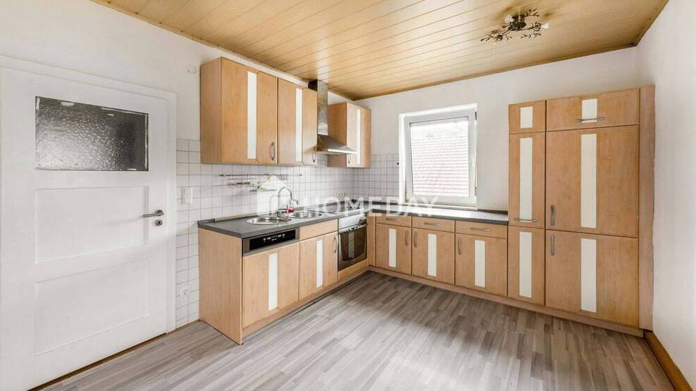 Bezugsfreie 3-Zimmer-Wohnung mit EBK und Stellplatz im Herzen von Saal a. d. Donau