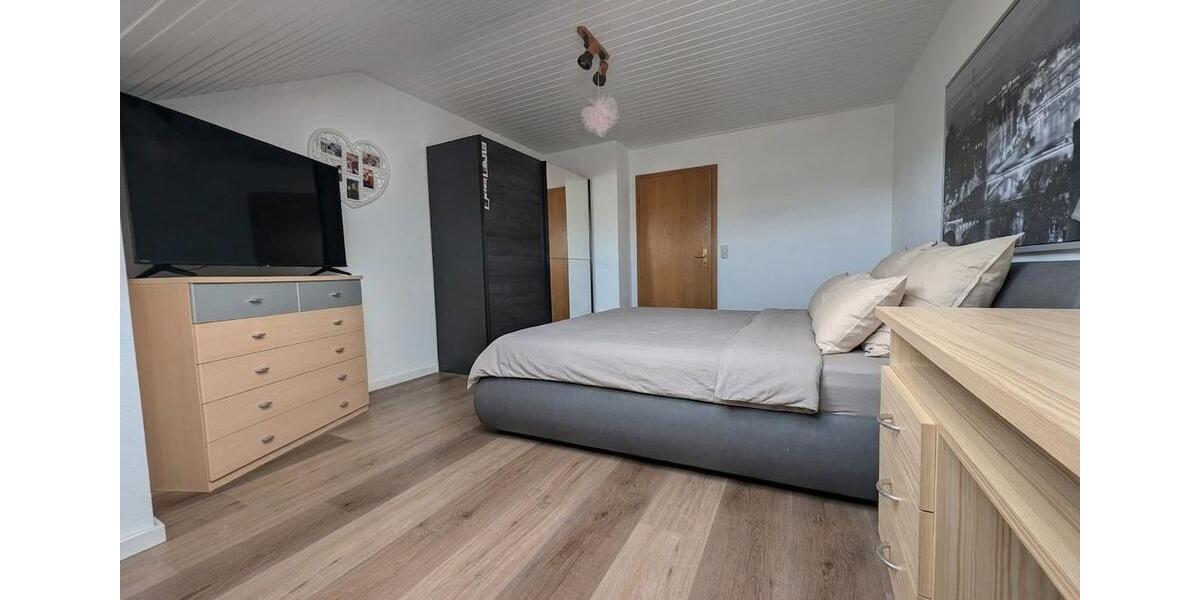 Dachgeschoßwohnung Wenzenbach - 4 Zimmer, 89 m&sup2;, 990&euro; | Angebot:26284468