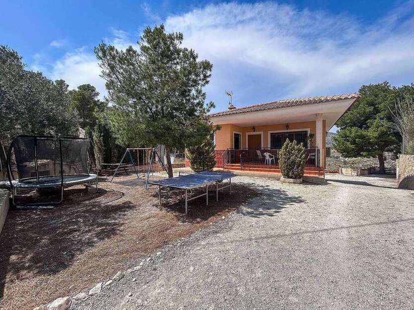Haus zum Kaufen in Petrer 249.995 € 218 m²
