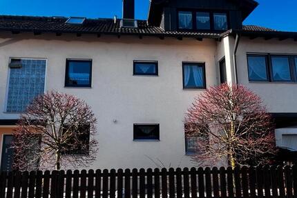 Haus Neutraubling - 9 Zimmer, 273 m&sup2;, 649.000&euro; | Angebot:26040333