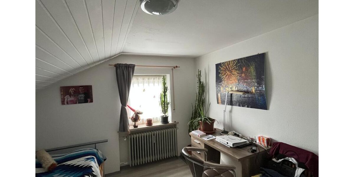 Dachgeschoßwohnung Lappersdorf - 2 Zimmer, 38 m&sup2;, 520&euro; | Angebot:25174902