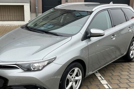Toyota Auris Touring Sports 231.000 km 6.900 &euro; Lappersdorf 93138