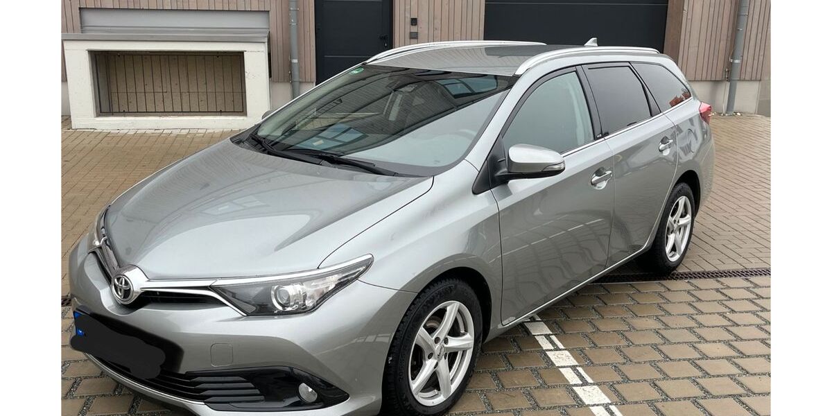 Toyota Auris Touring Sports 231.000 km 6.900 &euro; Lappersdorf 93138