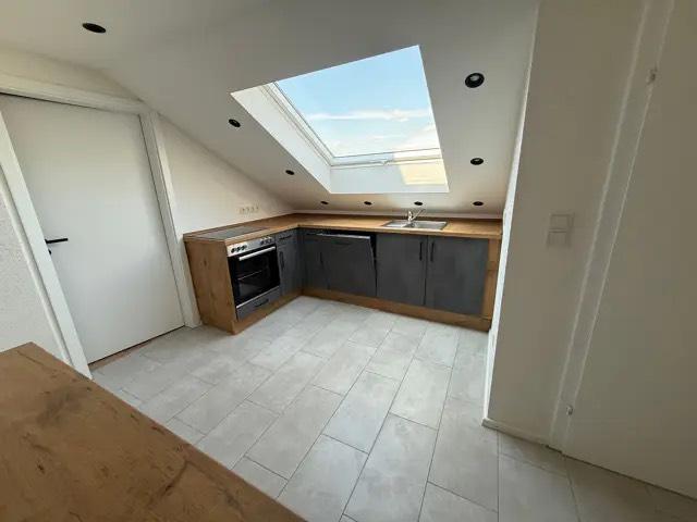 Dachgeschoßwohnung Alteglofsheim - 3 Zimmer, 90 m&sup2;, 1.100&euro; | Angebot:26250546