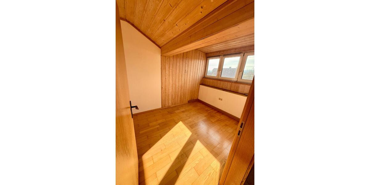 Dachgeschoßwohnung Teugn - 2.5 Zimmer, 80 m&sup2;, 500&euro; | Angebot:26017470