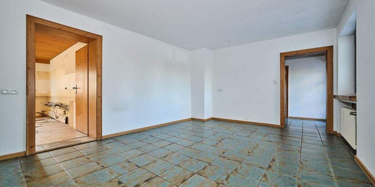 Stabile Mieteinnahmen & Ausbauoption: MFH mit Praxis in Zentrumslage 1 zimmer