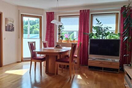 Helle 3-Zimmer-Wohnung mit Balkon, Keller & Carport